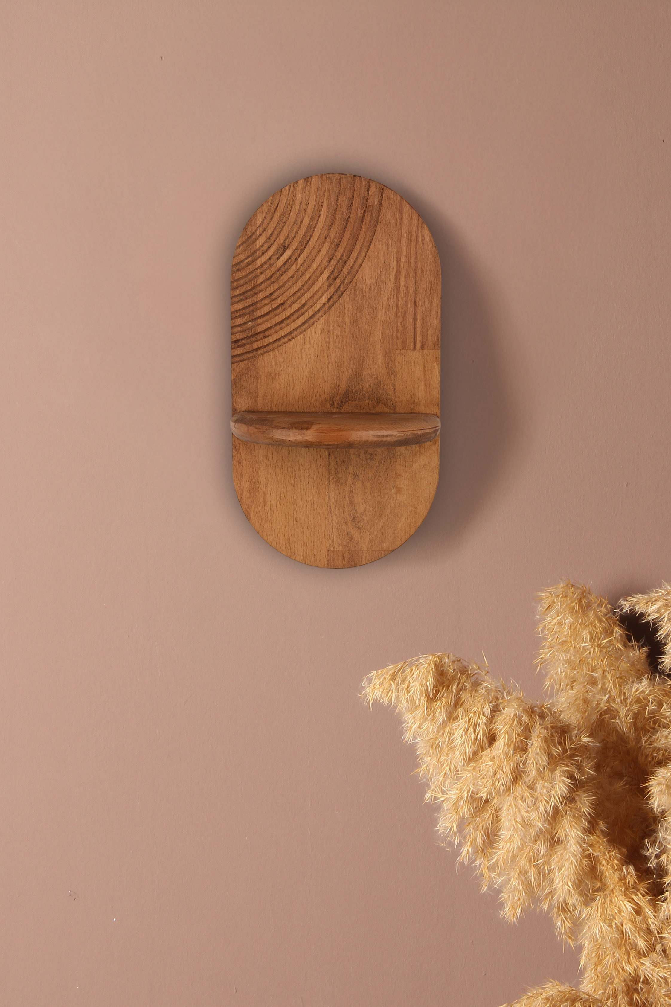 Koyu ton duvar rafı